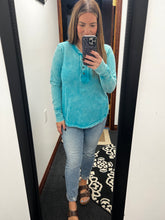 Load image into Gallery viewer, Teal Button Pull Over
