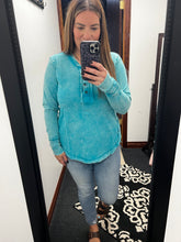 Load image into Gallery viewer, Teal Button Pull Over
